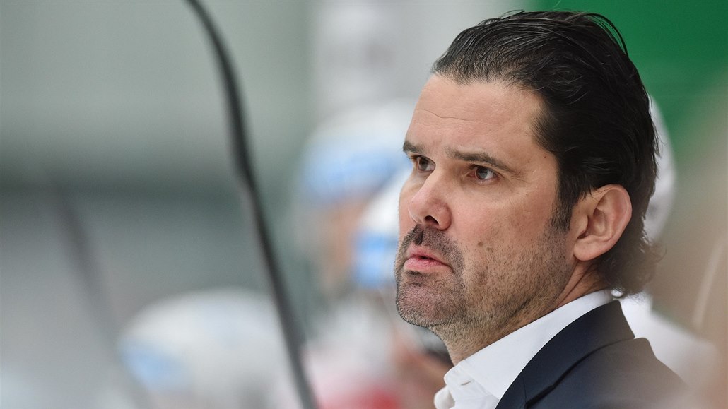 Manažer a trenér Pavel Rohlík přijímá zodpovědnost za neblahý stav hokeje v Pardubicích. 
