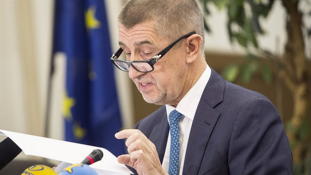 Ministr financí Andrej Babi�