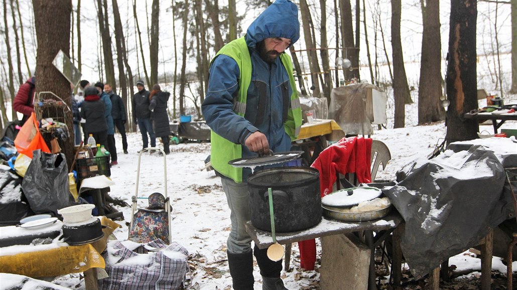 Část ostravských bezdomovců zůstává i v zimě venku, město však umožňuje, aby alespoň přespávali v teple.