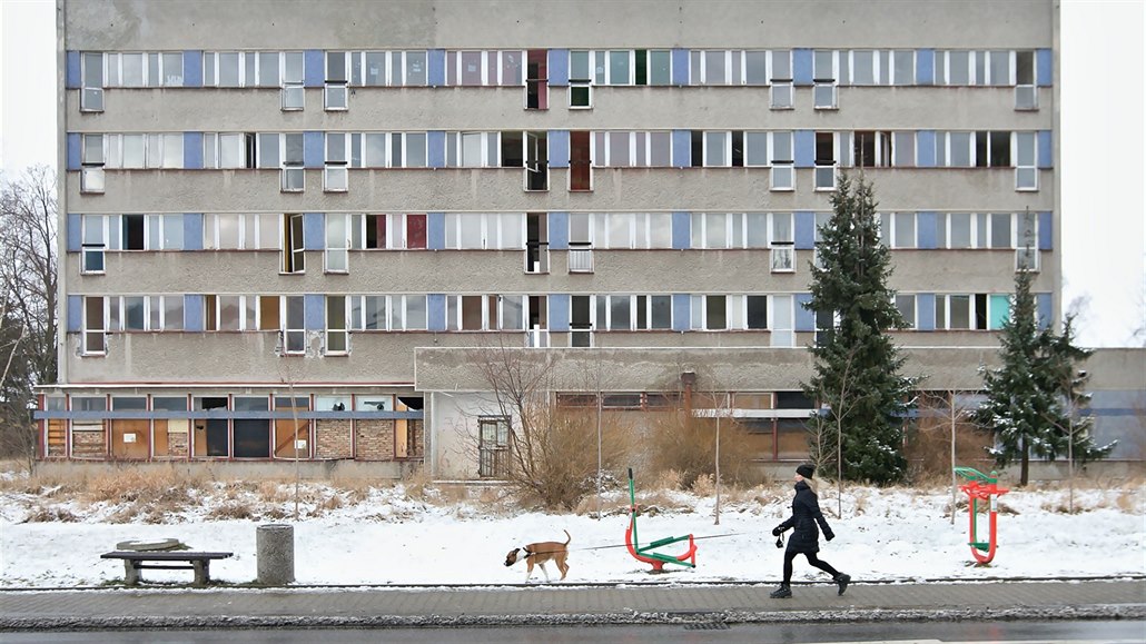 Chátrající ubytovna Kovák v Chrastav�