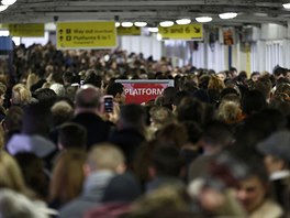 Metro v Londýn se neotevelo. Zamstnanci stávkují. (9.1.2017)