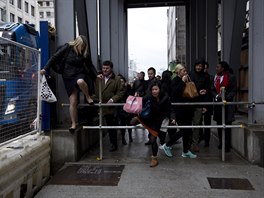 Metro v Londýn se neotevelo. Zamstnanci stávkují. (9.1.2017)