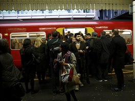 Metro v Londýn se neotevelo. Zamstnanci stávkují. (9.1.2017)