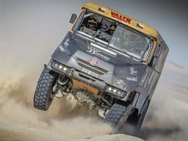 Jaroslav Valtr doke na Africa Race dostat kamion Tatra Jamal do vzduchu....