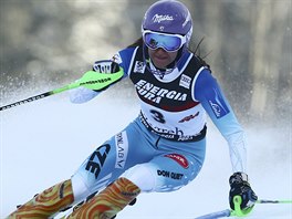 Česká lyžařka Šárka Strachová na trati slalomu v Záhřebu.