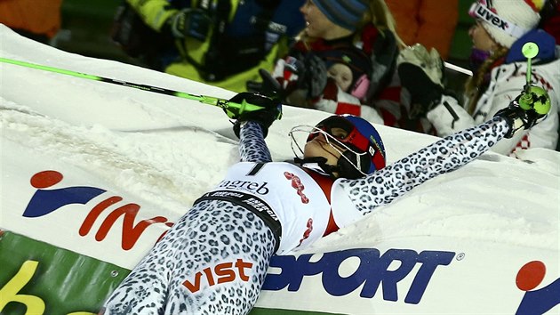 Veronika Velez-Zuzulov slav triumf ve slalomu v Zhebu.