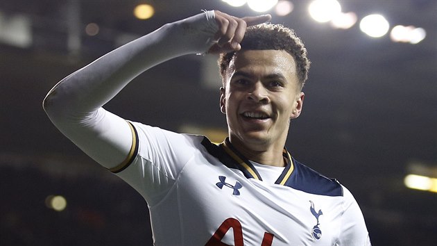 HLAVN HRDINA. Dele Alli z Tottenhamu oslavuje jednu ze svch branek v utkn proti Chelsea.