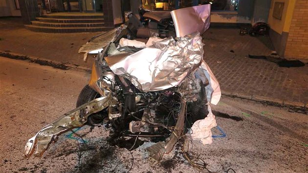 Smrteln nehoda osobnho a nkladnho vozidla na Uherskohradisku.
