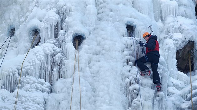 Ledová stěna ve Víru se otevřela veřejnosti. Čtyřicet metrů vysokou skálu pokrývá až třiceticentimetrová vrstva ledu.