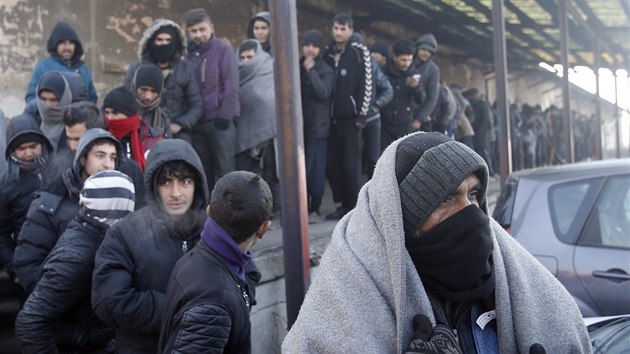 Uprchlci z Afghnistnu a Pkistnu v oputnm skladiti u Blehradu (8. ledna 2017)