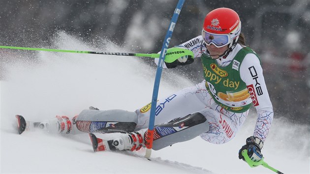 Petra Vlhov ve slalomu v Mariboru.