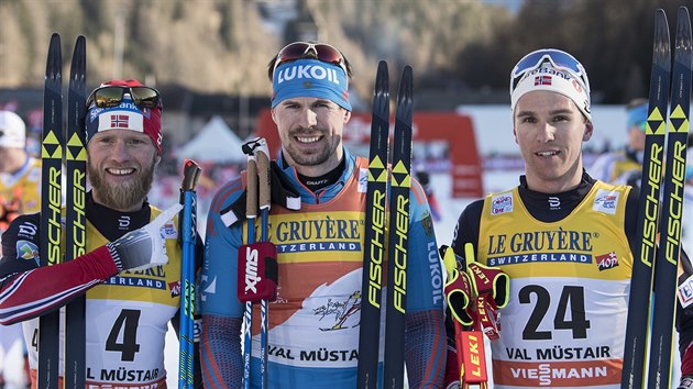Ti nejlep mui z druh etapy Tour de Ski (zleva): druh Nor Johnsrud Sundby, vtz Rus Sergej Usugov a tet Nor Didrik Tnseth.