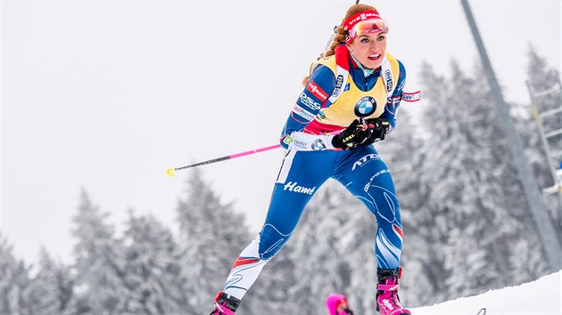 Gabriela Koukalov na trati zvodu s hromadnm startem v Oberhofu
