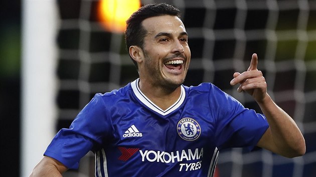 Pedro oslavuje prvn gl Chelsea v duelu tetho kola FA Cupu proti Peterborough.