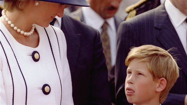 Princezna Diana a jej syn princ Harry (Londn, 19. srpna 1995)