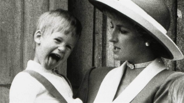 Princezna Diana a jej synov princ Williama princ Harry (Londn, 11. ervna 1988)