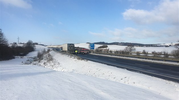 Po stetu kamionu a dvou osobnch aut u Psku zemeli dva lid a pt se jich zranilo. (6.1.2017)