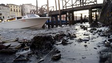 Benátské kanály z�staly bez vody, lod� nemohou vyplout. (29.12. 2016)