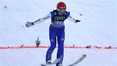 N�mecký skokan Richard Freitag ve zku�ebním kole p�ed závodem v Bischofshofenu.