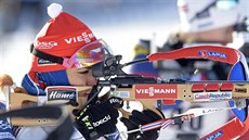BEZCHYBNÁ STELBA. Gabriela Koukalová se soustedí pi sprintu v Oberhofu.