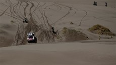 Rallye Dakar: Automobil v pou�ti pat�í Sébastienu Loebovi, jednomu z favorit�...