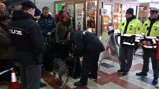 Policie kvli hrozb bombou evakuovala rychlík, který projídl pes Beroun a...