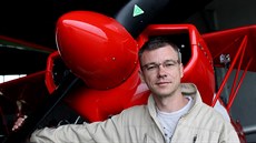Letecký akrobat Jan Rudzinskyj se rozhodl n�komu v�novat let dvouplo�níkem. A...