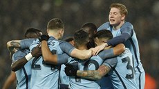 Hrái Manchesteru City oslavují vstelený gól proti West Hamu v utkání tetího...