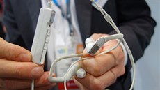 Kombinace sluchátek a binaurálního mikrofonu oceníte p�i natá�ení videí.