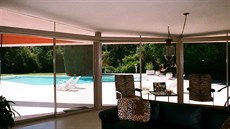 Obývací pokoj Franka Sinatry s výhledem na bazén