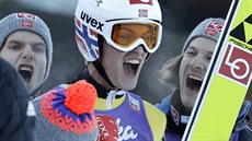 Norský skokan na ly�ích Daniel André Tande se raduje z triumfu ve druhém závod�...