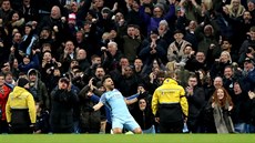 Sergio Agüero z Manchesteru City slaví gól.