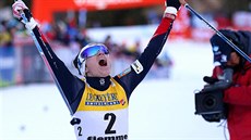 Norská běžkyně na lyžích Heidi Wengová slaví triumf na Tour de Ski.
