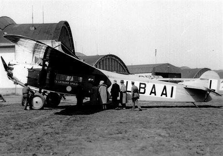 Fokker F VIIa. LS pouvala dva stroje tohoto typu, kter zakoupila oltan od...