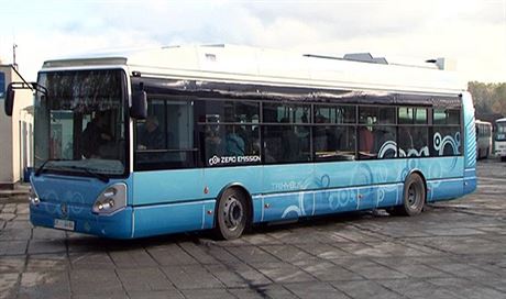 eský autobus na vodíkový pohon u v Trutnov testovali.