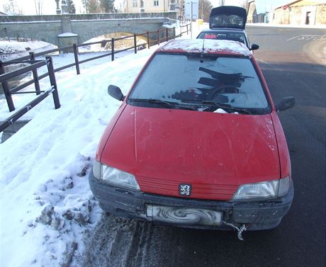 Policisté zastavili Peugeot 106 ve Vamberku.