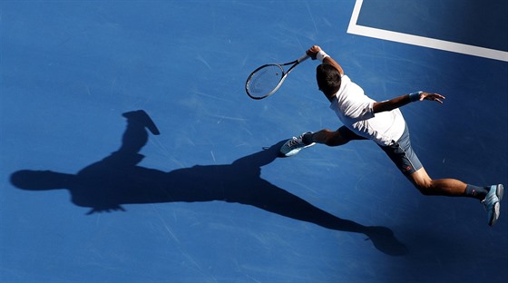 JEN STÍN. Srbský tenista Novak Djokovi vypadl na Australian Open ve 2. kole.