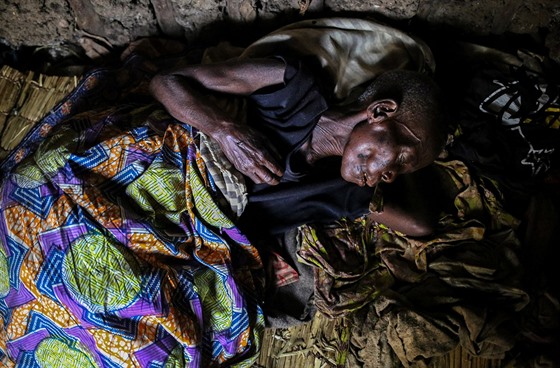 Pygmejové v Kongu ztrácí pouto s pedky, koní na okraji spolenosti.