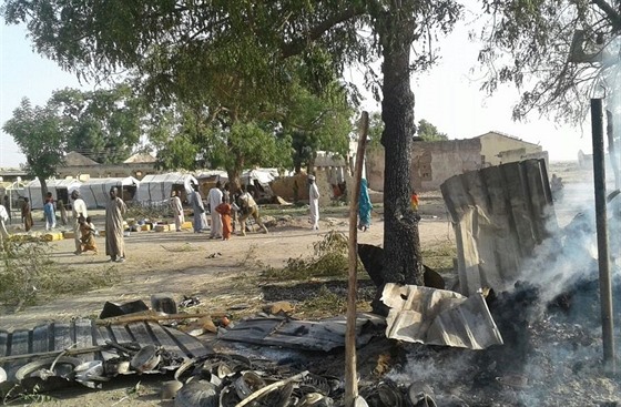 Uprchlický tábor v nigerijském Rannu po bombardování (17. ledna 2017).