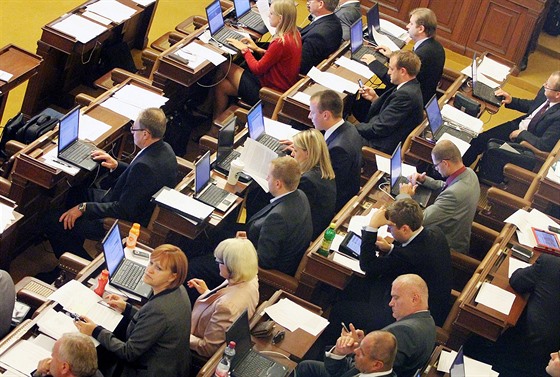 Poslanci ve Sněmovně. Ilustrační snímek