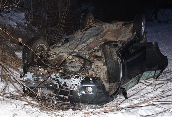 idi toyoty s glykemickým okem nezvládl ízení a ped obcí Hajany skonil na...