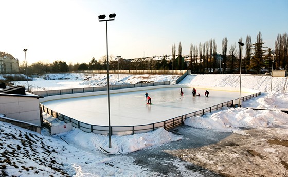 Na míst, kde stával legendární hokejový stadion za Luánkami, je nyní veejné...