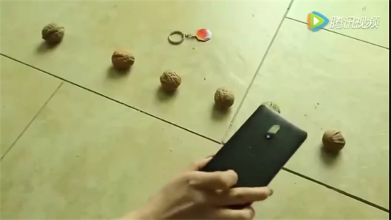 Nokia 6 se nezalekne ani louskání vlašských ořechů