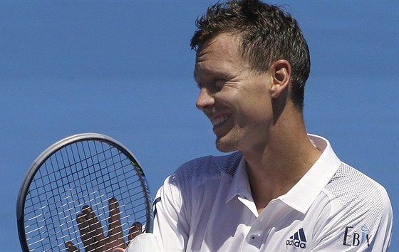 eský tenista Tomá Berdych se usmívá poté, co v duelu 1. kola Australian Open...