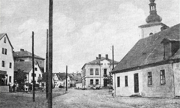 Námstí v Bad Sangerbergu v roce 1932, tehdy tam jet stával kostel.