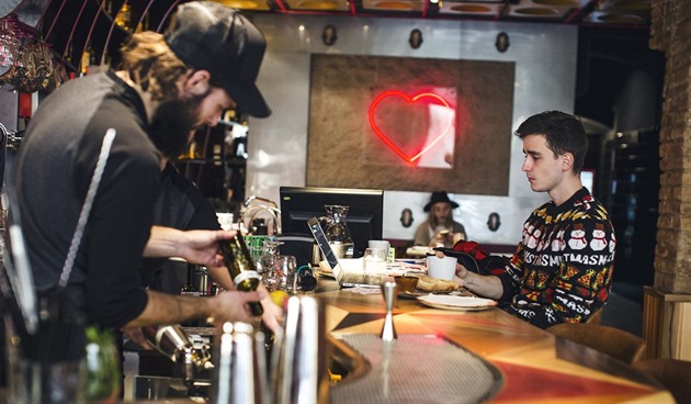 V Brn zahajuje provoz podnik 4pokoje od úspných provozovatel bar Andreje...