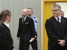 Masový vrah Anders Breivik u odvolacího soudu. (10. ledna 2017)