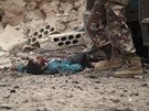 Následky atentátu v severosyrském mst al-Báb, kde turecké jednotky a...