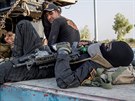 Vojáci Zlaté divize odpoívají ped zahájením ofenzivy u Mosulu  (13. íjna...