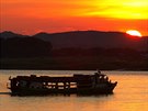 V Mandalay je nkolik vyhlídkových bod, kde je moné pozorovat západ slunce a...